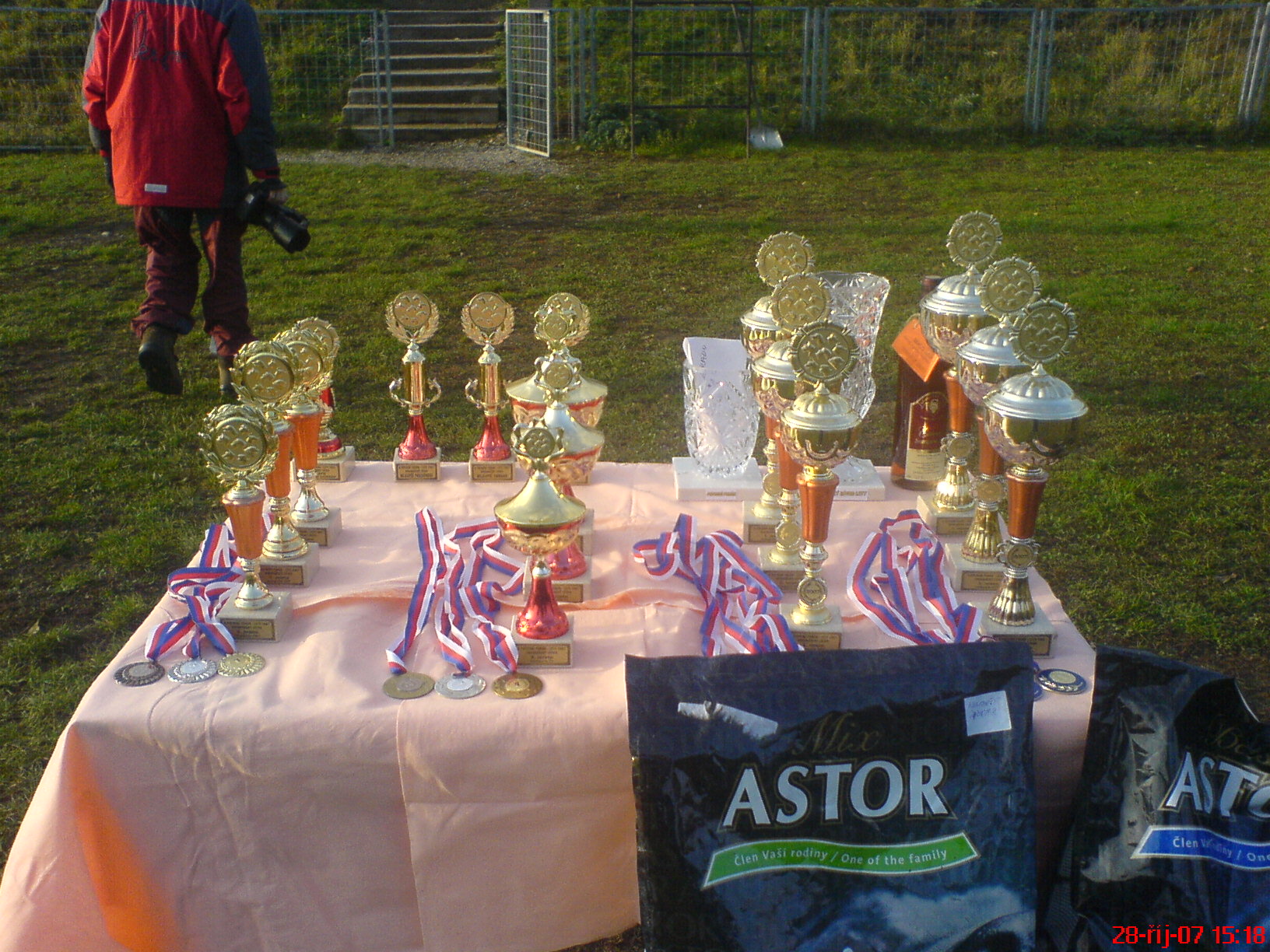 Závod - Lety - TART (28.10.2007) - poháry.JPG